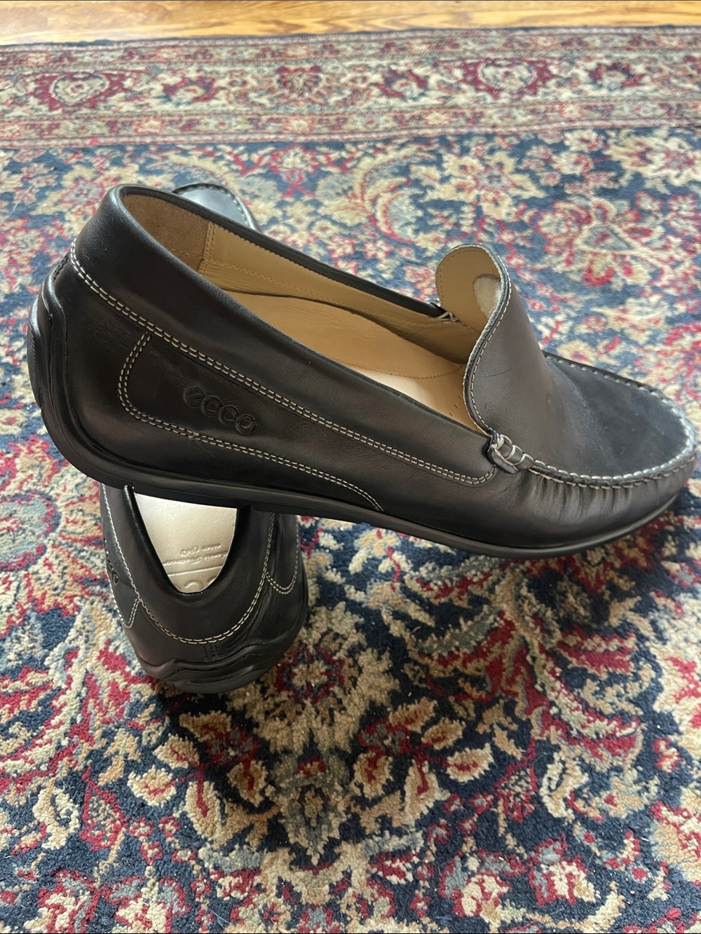 Ecco Men’s Black Leather Slip-On Loafers with Contrast Stitching